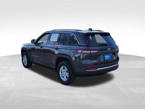 Baltic Gray Metallic Clearcoat 2023 Jeep Grand Cherokee Laredo