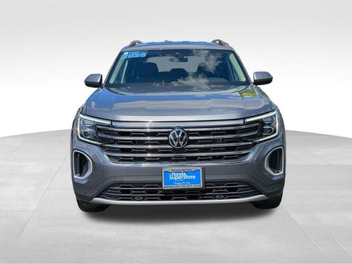 Platinum Gray Metallic 2025 Volkswagen Atlas 2.0T SE w/Technology