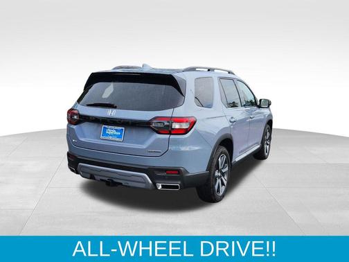 2025 Honda Pilot Touring 8-Passenger