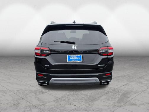 Crystal Black Pearl 2023 Honda Pilot Touring 8-Passenger