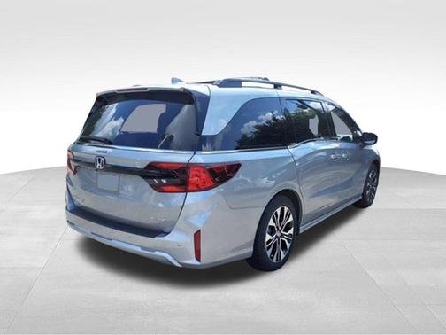 Silver Metallic 2027 Honda Odyssey Elite