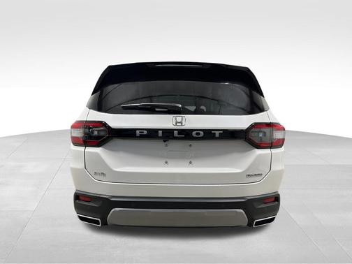 Platinum 2026 Honda Pilot Touring 8-Passenger