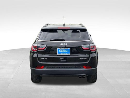 Diamond Black Crystal Pearlcoat 2019 Jeep Compass Limited