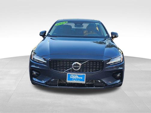 2024 Volvo S60 B5 Core Dark Theme