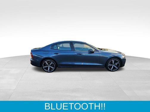 2024 Volvo S60 B5 Core Dark Theme