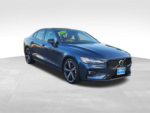 2024 Volvo S60 B5 Core Dark Theme