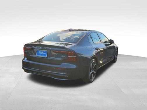 2024 Volvo S60 B5 Core Dark Theme