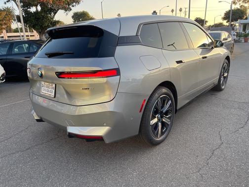 2026 BMW iX xDrive60