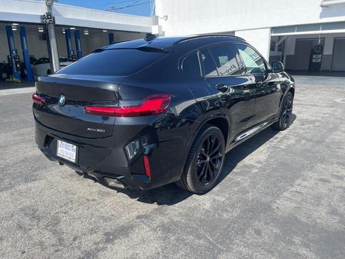 2025 BMW X4 xDrive30i