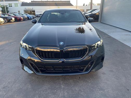 2026 BMW 550e 550e xDrive