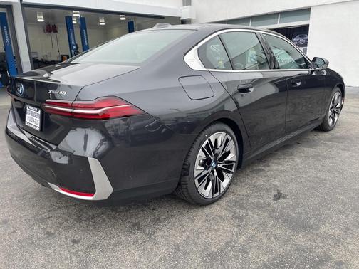 2025 BMW i5 xDrive40