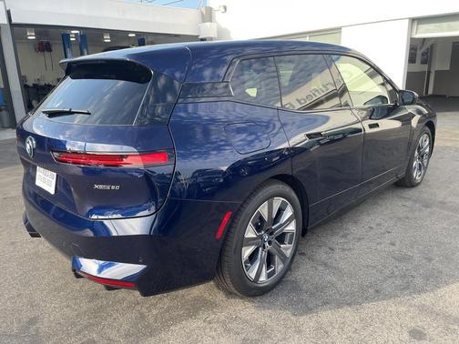 2026 BMW iX xDrive60