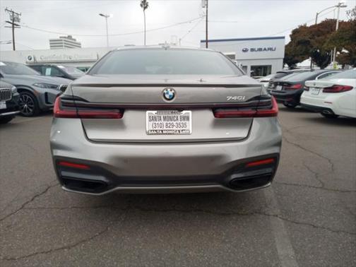 2022 BMW 740 i