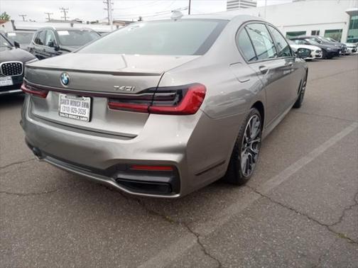 2022 BMW 740 i