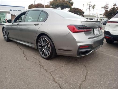 2022 BMW 740 i