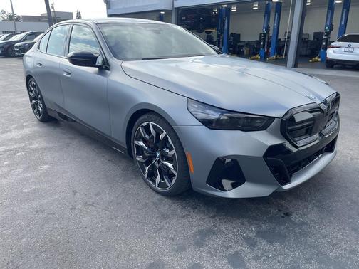 2025 BMW i5 M60