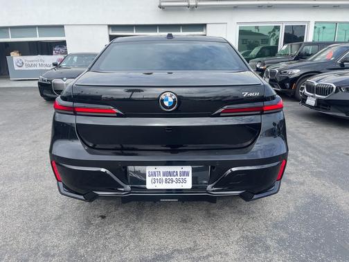 2025 BMW 740 i