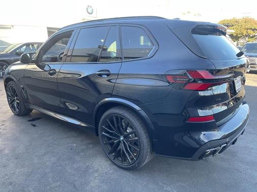 2025 BMW X5 M60i