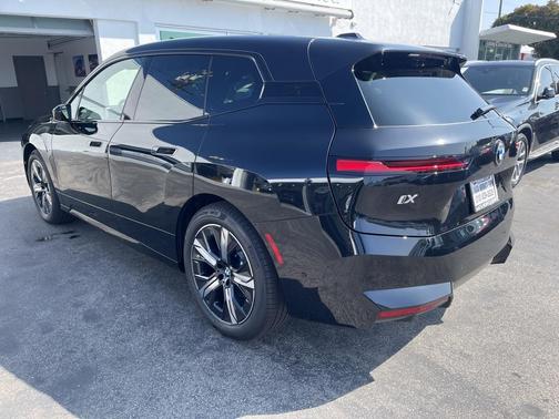 2026 BMW iX xDrive45