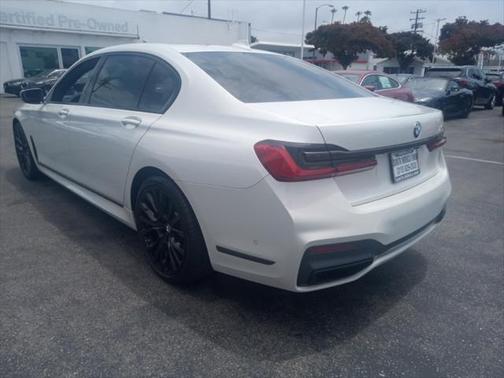 2022 BMW 740 i