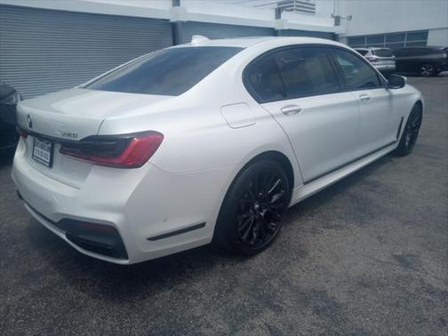 2022 BMW 740 i