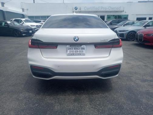 2022 BMW 740 i
