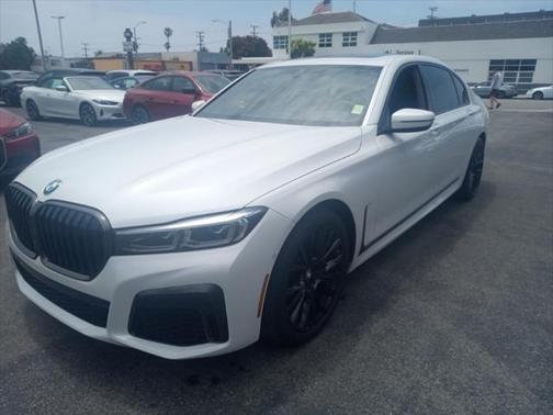 2022 BMW 740 i