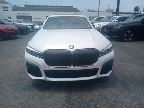 2022 BMW 740 i