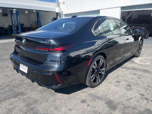 2026 BMW 740 i