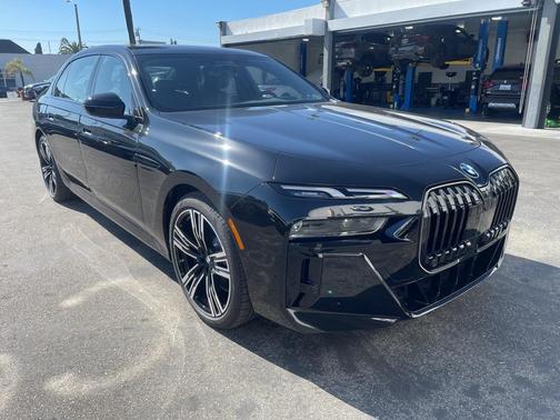 2026 BMW 740 i