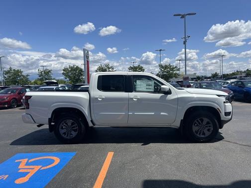 2025 Nissan Frontier SV