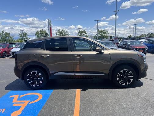 2025 Nissan Kicks SV