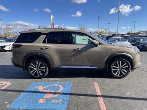 2025 Nissan Pathfinder Platinum