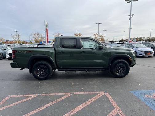 2025 Nissan Frontier PRO-4X