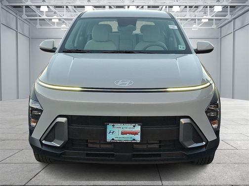 2025 Hyundai KONA SE