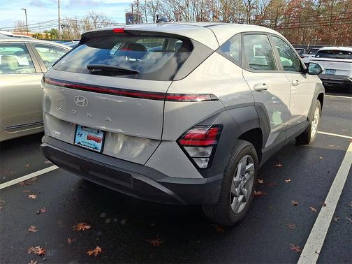 2025 Hyundai KONA SE