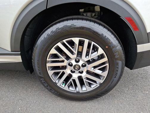 Typhoon Silver Metallic 2026 Hyundai PALISADE SEL Premium 8P