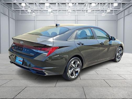 Phantom Black 2023 Hyundai ELANTRA Limited