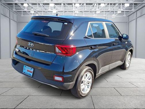 Onyx Black 2026 Hyundai VENUE SE