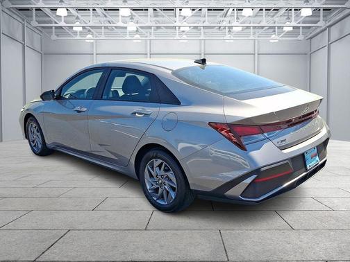 Fluid Metal 2024 Hyundai ELANTRA SEL
