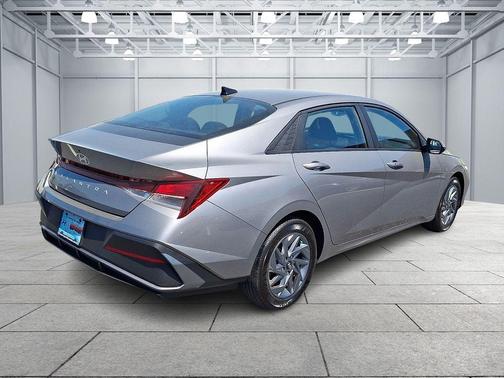 Fluid Metal 2024 Hyundai ELANTRA SEL