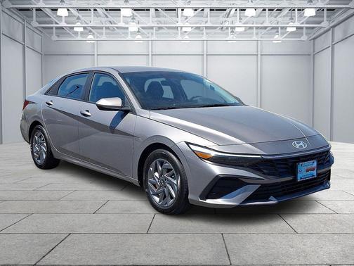 Fluid Metal 2024 Hyundai ELANTRA SEL Sedan