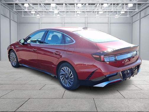 Ultimate red 2025 Hyundai SONATA Hybrid SE