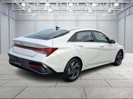 2025 Hyundai ELANTRA SEL