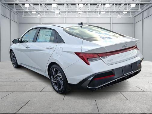 2025 Hyundai ELANTRA SEL