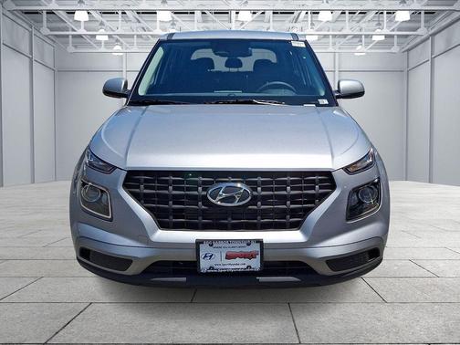 Shimmering Silver 2026 Hyundai VENUE SE