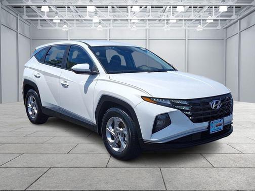 White Pearl 2024 Hyundai TUCSON SE