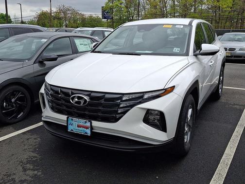 White Pearl 2024 Hyundai TUCSON SE