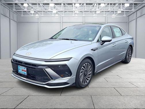 Aero Silver 2025 Hyundai SONATA Hybrid Limited