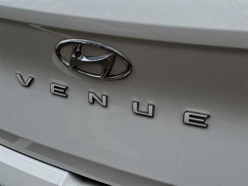 2022 Hyundai VENUE SEL